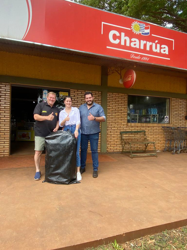 Amigo Camionero entregó carpa semirremolque a ganadora del sorteo por el día del Camionero