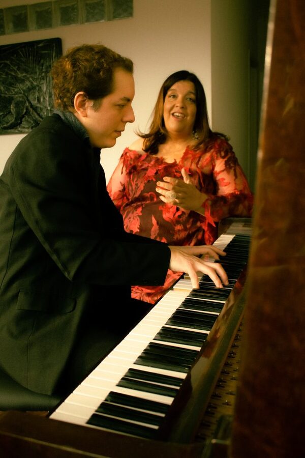 "Delta Nuestro" concierto de la cantautora Yenia Rivarola y el pianista-compositor Rodrigo Quintás