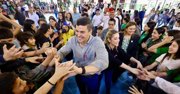 La Nación / Santiago Peña instó a dirigencia a no tener miedo para luchar por necesidades sociales