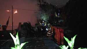 Diario HOY | Incontrolable incendio en la Chacarita: varias casas afectadas