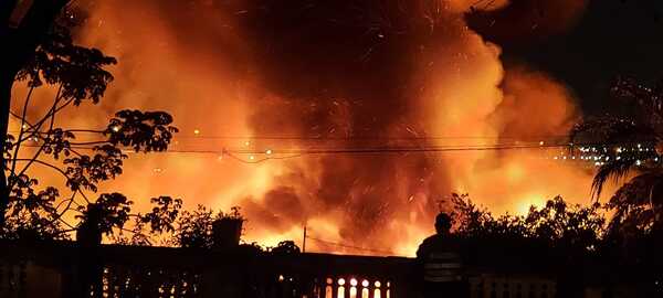Voraz incendio en la Chacarita - Megacadena