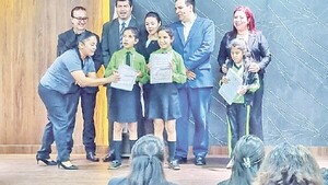 Lanzan inéditos libros de cuentos paraguayos en braille y tinta