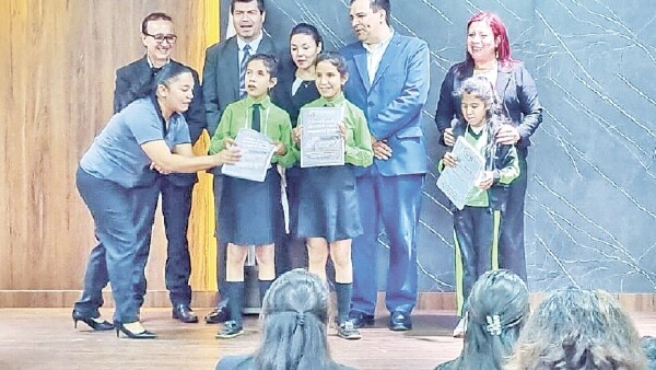 Lanzan inéditos libros de cuentos paraguayos en braille y tinta