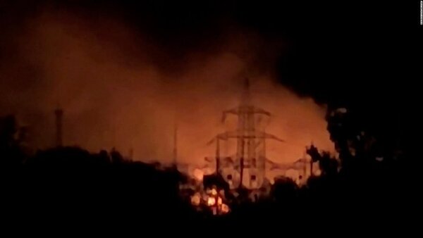 Ataques rusos con misiles matan a un menor y dejan heridas a decenas de personas en Járkiv, Ucrania