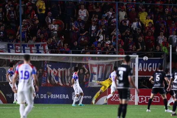 Versus / La ley del ex: El golazo de Junior Marabel ante Cerro Porteño