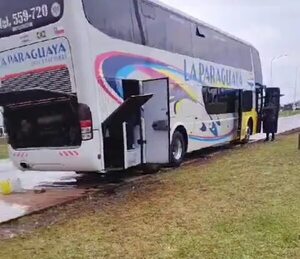 Compatriotas denuncian haber sido abandonados por 16 horas en Argentina por empresa de transporte  - Nacionales - ABC Color