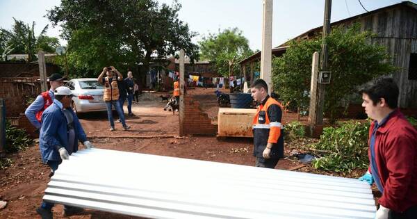 La Nación / Itaipú entregó 1.400 chapas en Alto Paraná y Caaguazú recibirá 10 mil