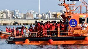 Más de 900 migrantes llegan a las islas Canarias en 24 horas - ADN Digital