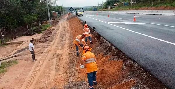Pendiente del talud lateral de la ruta PY02 ‘es asesina’, advierte ingeniero - Economía - ABC Color