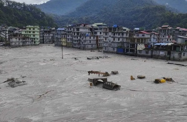 Desborde de lago en India deja al menos 40 muertos | 1000 Noticias
