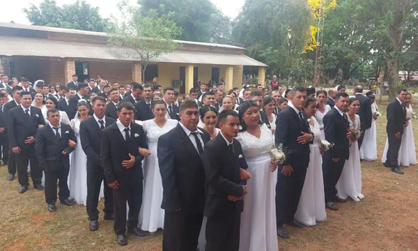 69 parejas unen sus almas en casamiento comunitario en Capiibary