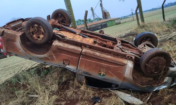 Reventón de cubierta ocasiona violento accidente
