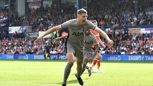 El Tottenham se pone líder de la Premier League