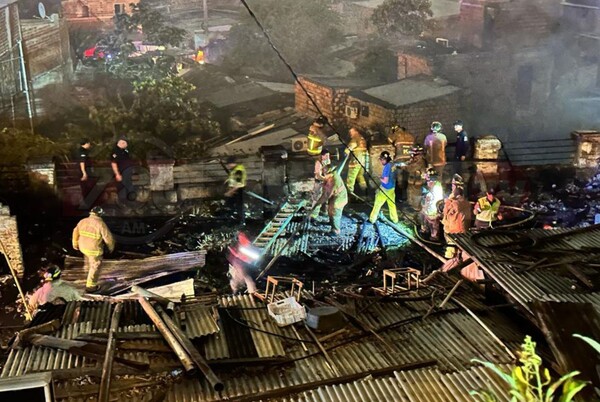 El paciente con quemadura de 65%, tras incendio en la Chacarita, se halla en estado grave - La Tribuna