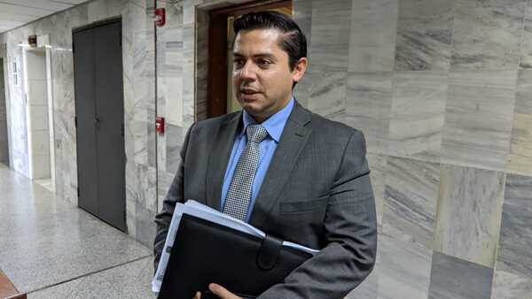 Defensa de Peirano no confía en criterio de Fiscales - PDS RADIO Y TV
