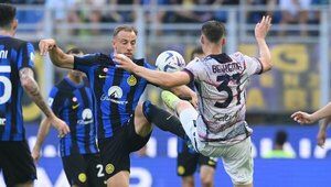 Versus / El Inter desperdicia dos goles y deja la puerta de la cima abierta al Milan