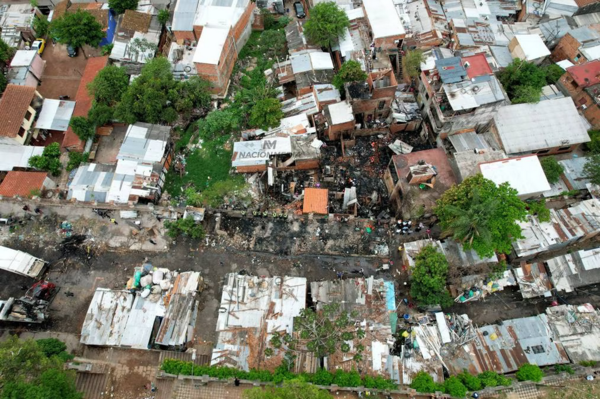 Municipalidad y MUVH asistirán a familias afectadas por incendio en la Chacarita - ADN Digital