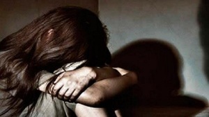 Niña de 4 años despertó de cirugía y culpó a su papá por acuchillarle la cabeza