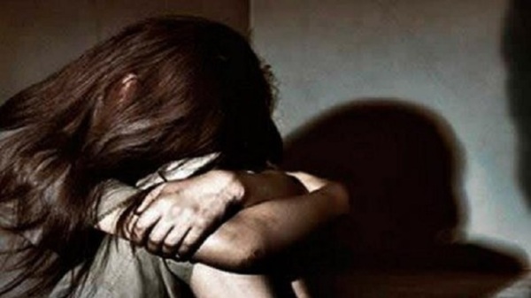 Niña de 4 años despertó de cirugía y culpó a su papá por acuchillarle la cabeza