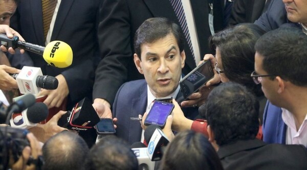 Diario HOY | Bancada de HC repudia campaña mediática y política contra Cartes