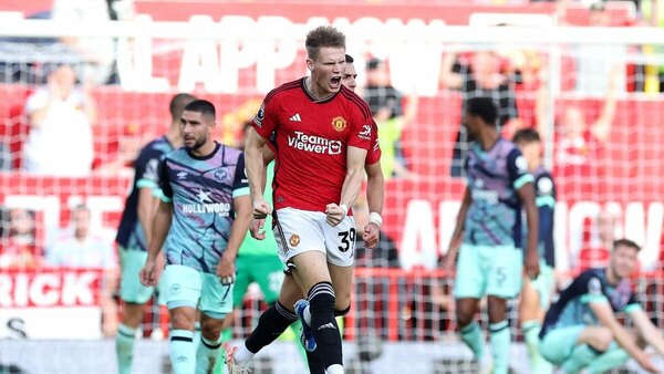 Versus / McTominay salvó agónicamente al Manchester United ante el Brentford