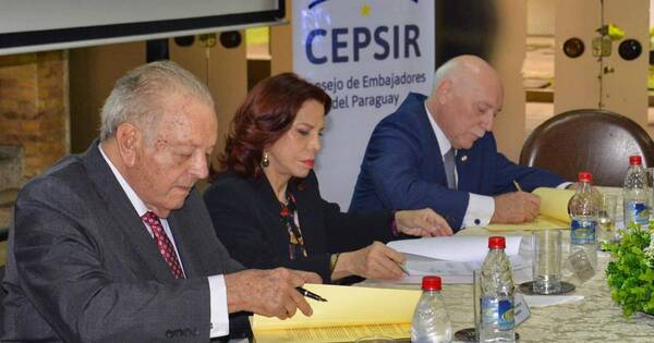 La Nación / Consejo de Embajadores y Facultad de Derecho acuerdan cooperación