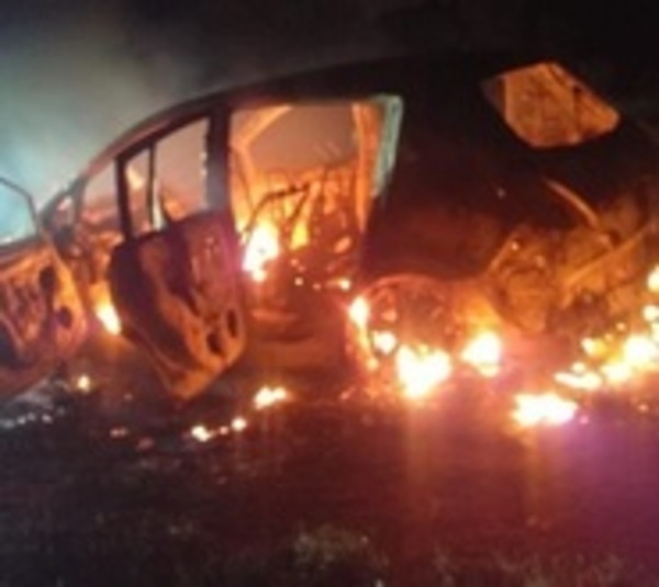 Roban camioneta y luego incineran automóvil en Alto Paraná - Paraguay.com