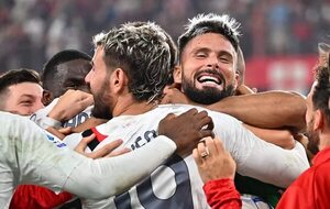 Pulisic alza al Milan al liderato en un partido que acabó sin porteros - Fútbol Internacional - ABC Color