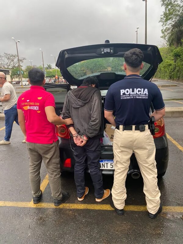 Detuvieron a hombre que hacía presuntas compras fraudulentas por valor de G. 130 millones - Policiales - ABC Color