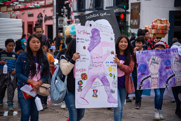 ONG e indígenas protestan por la violencia hacia menores en el sur de México - MarketData
