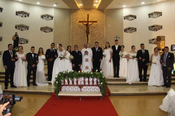 Casamiento Guazú: 8 parejas unen sus vidas en Encarnación