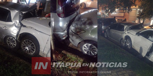 UN AUTOMÓVIL ATROPELLÓ A UNOS VEHÍCULOS ESTACIONADOS EN PLENO CENTRO DE ENCARNACIÓN. - Itapúa Noticias