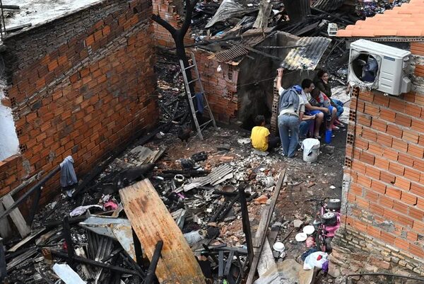 Municipalidad de Asunción apunta a terminar con ocupación, tras incendio en Chacarita - Nacionales - ABC Color