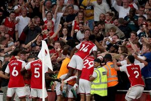 Versus / Arsenal vence agónicamente al Manchester City y salta a lo más alto