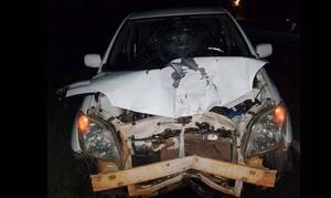 Iba en su moto por la ruta cuando un auto lo agarró con todo; falleció al momento