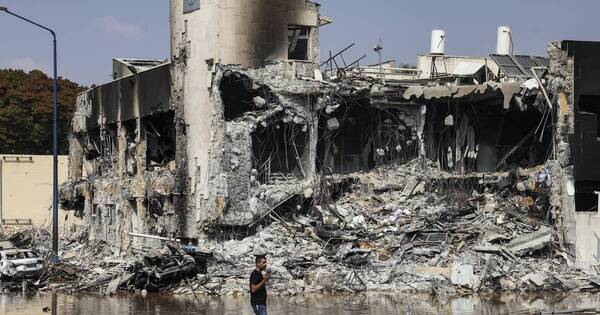 La Nación / Israel en guerra: informan 970 muertos, 4.200 heridos y un centenar de secuestrados
