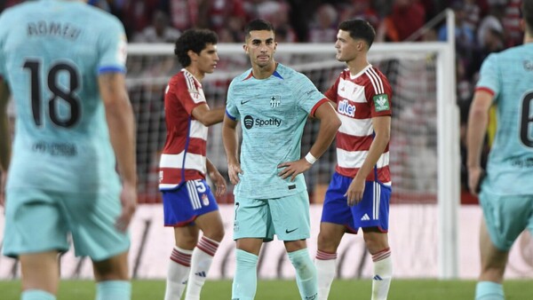 El Barcelona se atasca en Granada y el Atlético consolida su escalada