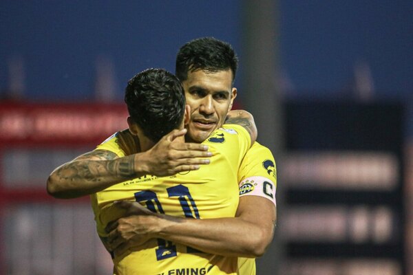 Versus / Trinidense gana de remontada y sueña con el boleto a la Copa Libertadores