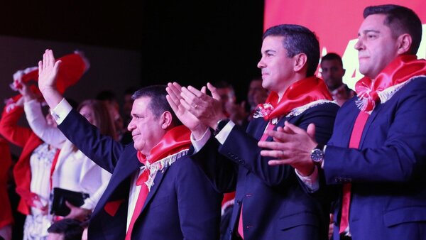 Convencionales de la ANR exigen a Santi que defienda a Horacio Cartes