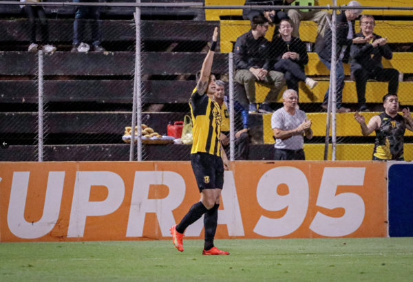 Versus / Facundo Barceló guia al Guaraní de Pablo De Muner hacia otra victoria