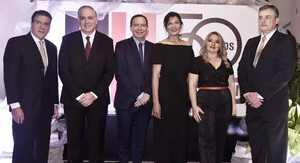 Gala por los 50 años del Diario Última Hora en Puerto Liebig - Sociales - ABC Color