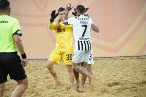 Versus / Libertad gana la primera etapa del fútbol de playa 