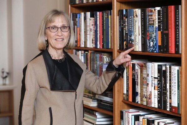 Premio Nobel de Economía es otorgado a Claudia Goldin