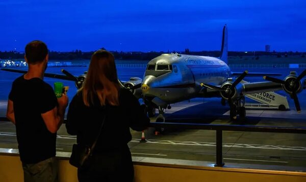 Por amenaza de atentado interrumpen el tráfico aéreo en el aeropuerto de Hamburgo - Mundo - ABC Color