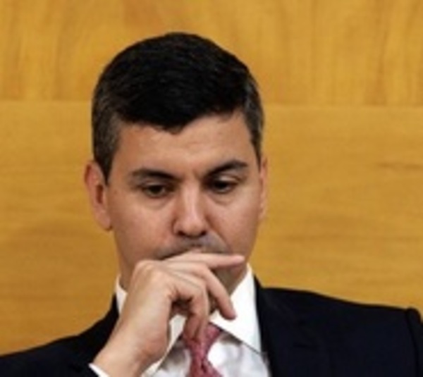Convencionales exigen que Peña defienda a Cartes - Paraguay.com