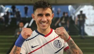 Versus / Adam Bareiro sobre el juego con Argentina: "Dentro de la cancha son once contra once"