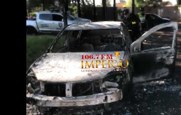 Hallan automóvil hurtado incinerado en Jardín Aurora - Radio Imperio 106.7 FM