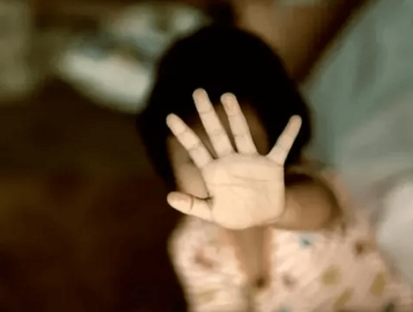 Niña de 11 años tuvo que huir de sus padres tras abusos sexuales y amenazas de muerte · Radio Monumental 1080 AM