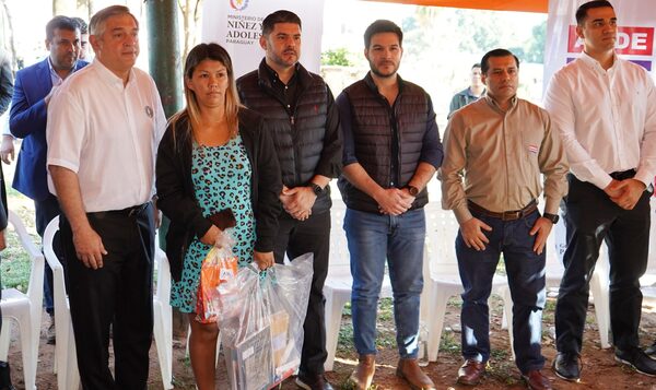 Gobierno asiste a familias afectadas por el incendio en el barrio Ricardo Brugada - .::RADIO NACIONAL::.