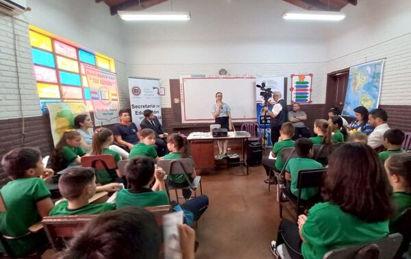 Alumnos de la ciudad de Naranjal participaron de charla educativa